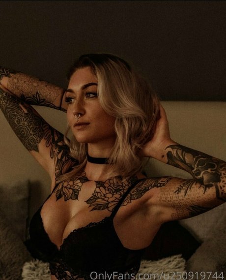 Nagie wyciekłe zdjęcie OnlyFans od Sarahmeeeow