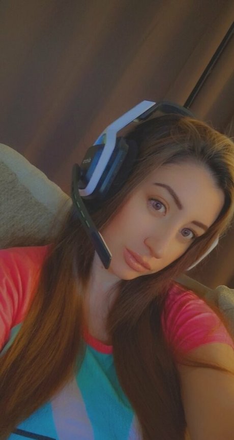 Poppycarminexxx