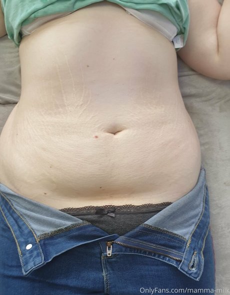 Nagie wyciekłe zdjęcie OnlyFans od Mammamilk