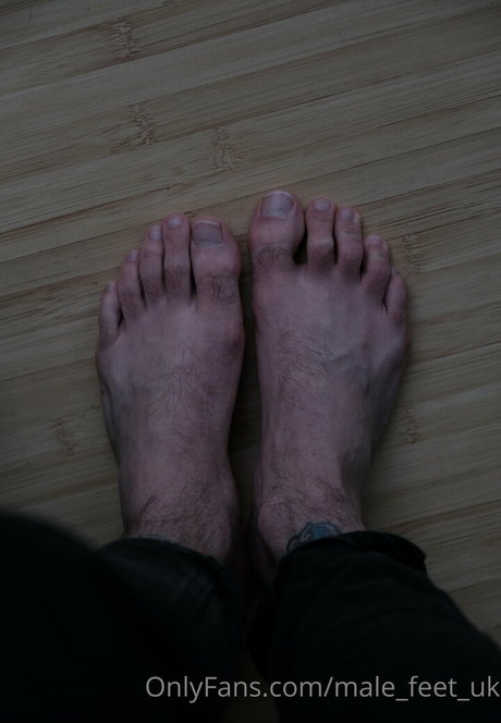 Male_feet_uk