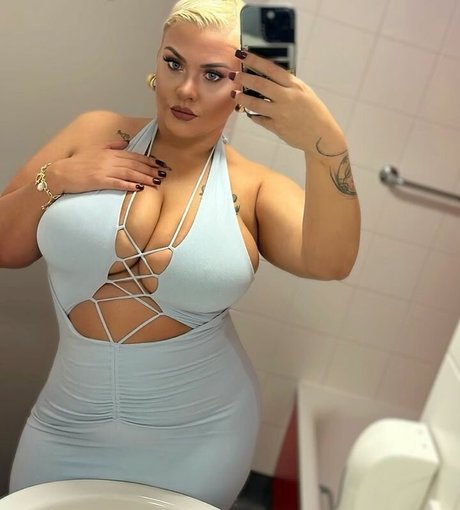 Nagie wyciekłe zdjęcie OnlyFans od Peaches
