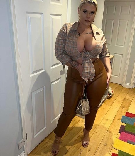 Nagie wyciekłe zdjęcie OnlyFans od Peaches