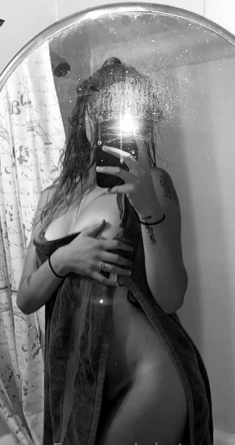 Nagie wyciekłe zdjęcie OnlyFans od Tyarah Dziedzic