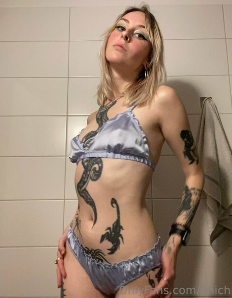 Nagie wyciekłe zdjęcie OnlyFans od Tinich