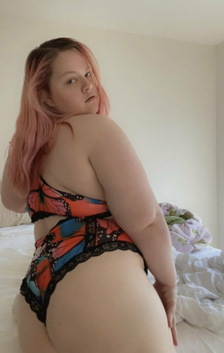 Laylaluckie24