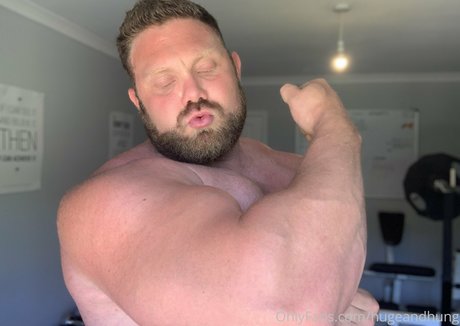 Nagie wyciekłe zdjęcie OnlyFans od Hugeandhung