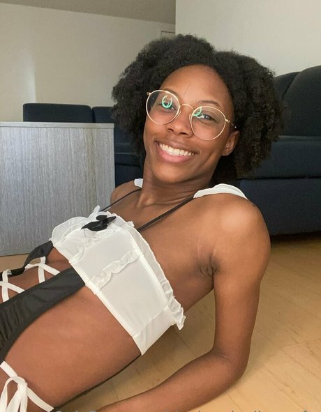 Nagie wyciekłe zdjęcie OnlyFans od Blackandyellownsfw