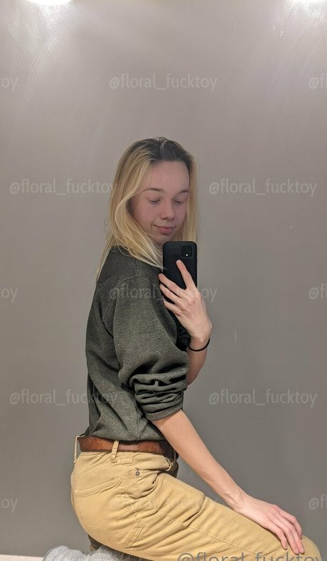 Nagie wyciekłe zdjęcie OnlyFans od Floralfucktoy