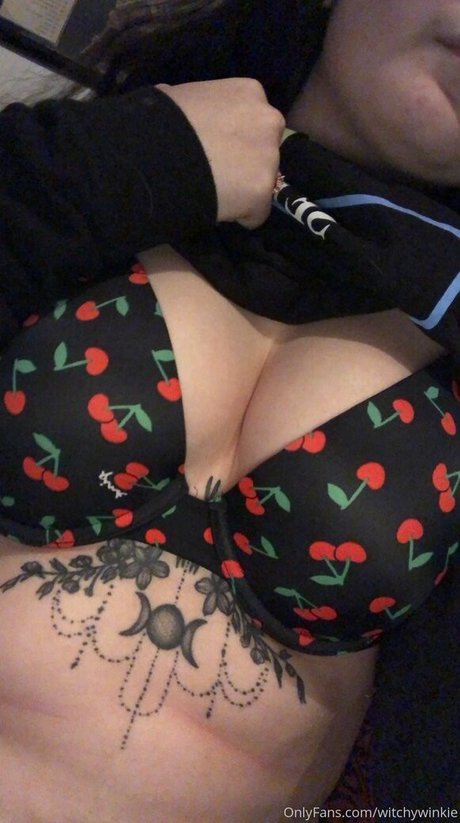 Nagie wyciekłe zdjęcie OnlyFans od Witchywinkie