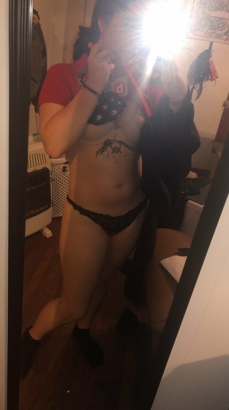Nagie wyciekłe zdjęcie OnlyFans od Witchywinkie