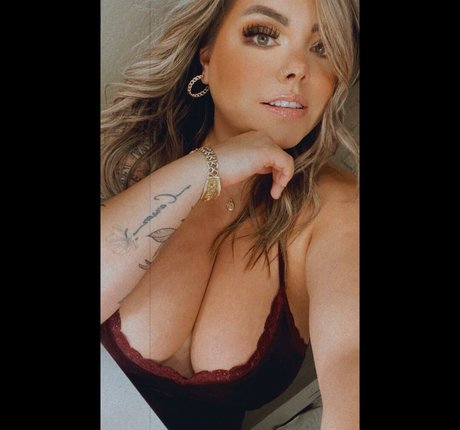 Nagie wyciekłe zdjęcie OnlyFans od Lilly Zamora