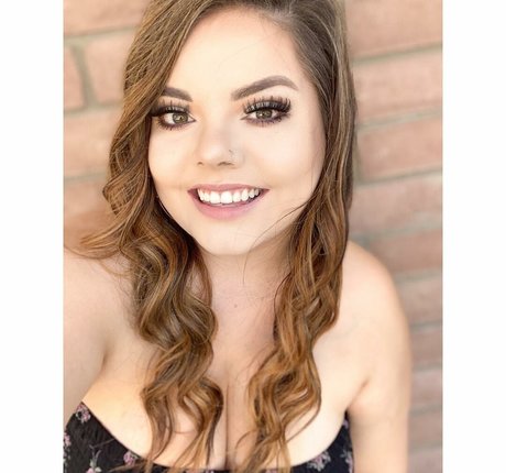 Nagie wyciekłe zdjęcie OnlyFans od Lilly Zamora