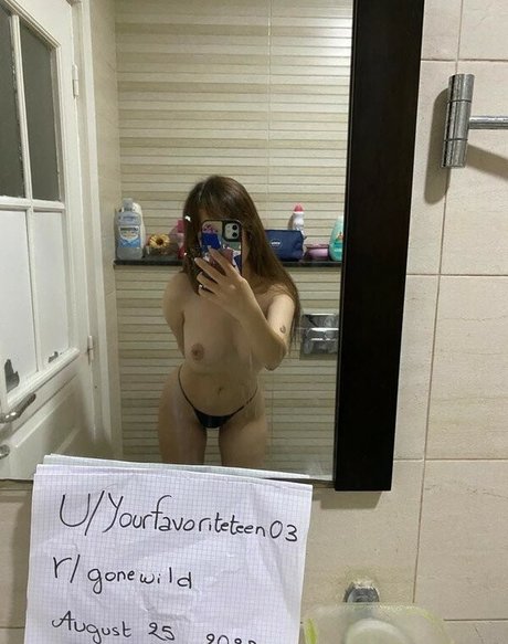 Nagie wyciekłe zdjęcie OnlyFans od Yourfavoriteteen03