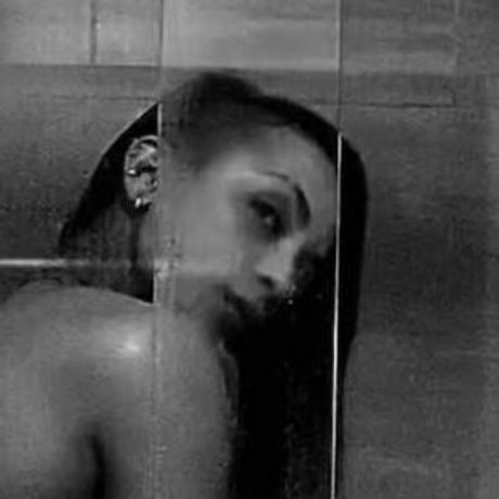 Nagie wyciekłe zdjęcie OnlyFans od Karen Feaz