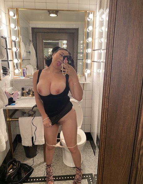 Nagie wyciekłe zdjęcie OnlyFans od Lauren Jasmine