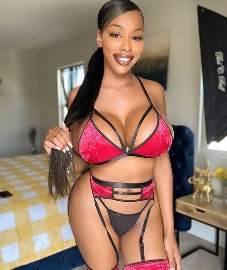 Nagie wyciekłe zdjęcie OnlyFans od Jadorejayanna