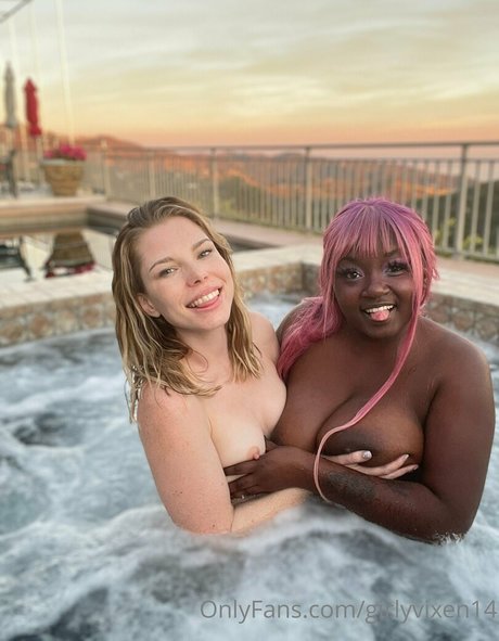 Nagie wyciekłe zdjęcie OnlyFans od Girlyvixxxen