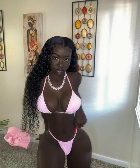 Nagie wyciekłe zdjęcie OnlyFans od Lazelle Doll