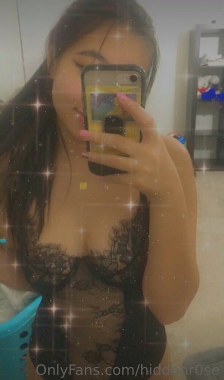 Nagie wyciekłe zdjęcie OnlyFans od Hiddenr0se