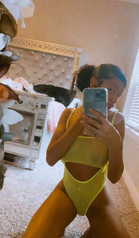 Nagie wyciekłe zdjęcie OnlyFans od Wetcream