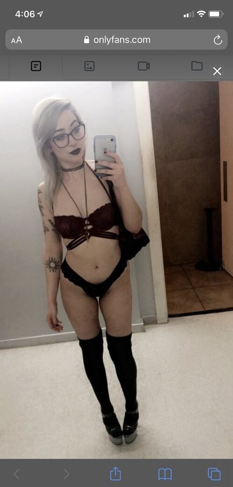 Nagie wyciekłe zdjęcie OnlyFans od Crybabyyvvv
