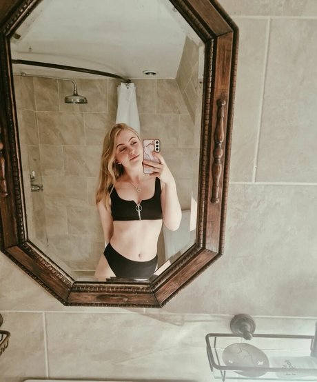 Nagie wyciekłe zdjęcie OnlyFans od Olivia Tucker