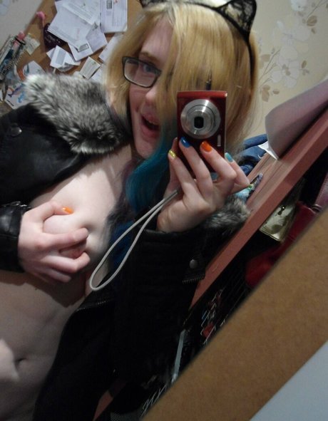 Nagie wyciekłe zdjęcie OnlyFans od Polosnuggles
