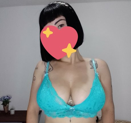 Nagie wyciekłe zdjęcie OnlyFans od Lavinia Miyazaki