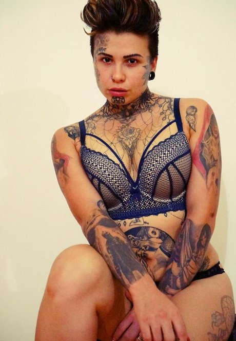 Nagie wyciekłe zdjęcie OnlyFans od Mira Cuckold