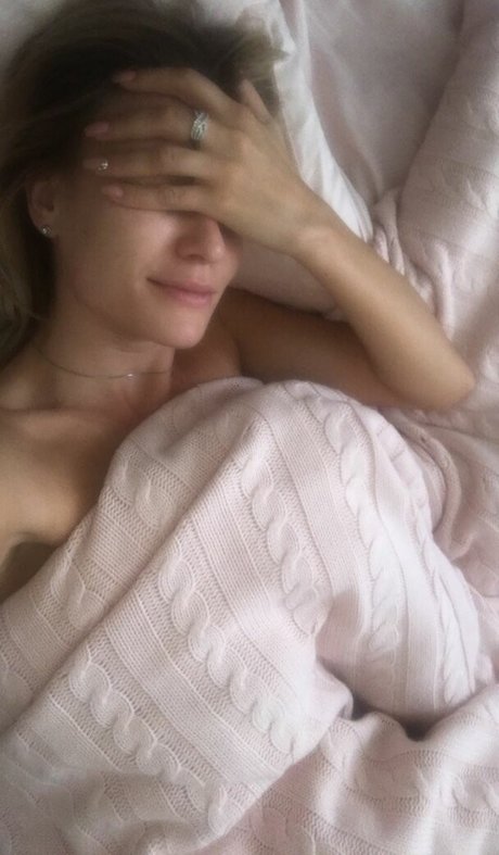Nagie wyciekłe zdjęcie OnlyFans od Olia Tira