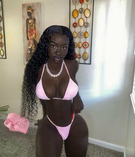 Nagie wyciekłe zdjęcie OnlyFans od Cyn Kaine
