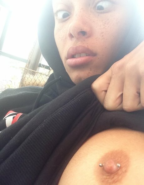 Nagie wyciekłe zdjęcie OnlyFans od Adwoa Aboah