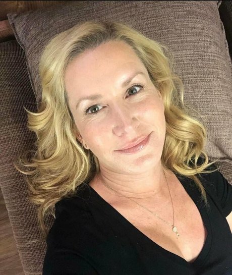 Nagie wyciekłe zdjęcie OnlyFans od Angela Kinsey