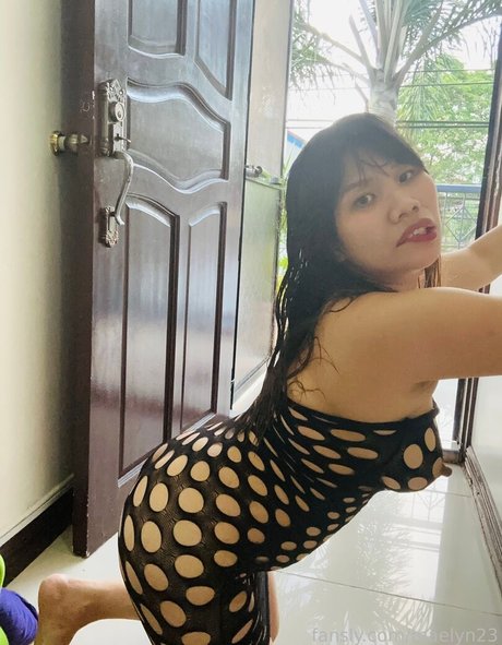 Nagie wyciekłe zdjęcie OnlyFans od Filipina Mom