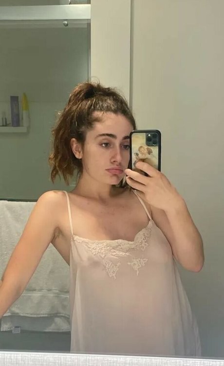 Nagie wyciekłe zdjęcie OnlyFans od Rachel Anne Sennott