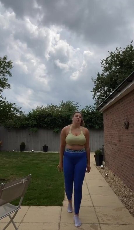 Nagie wyciekłe zdjęcie OnlyFans od The Blue Dress Girl