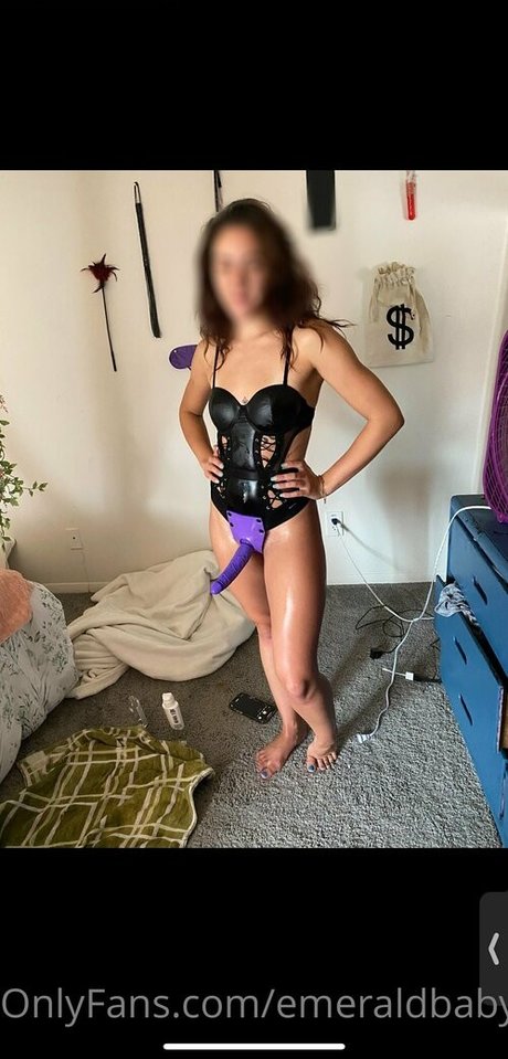 Nagie wyciekłe zdjęcie OnlyFans od Emeraldbaby1