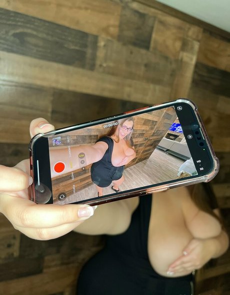 Nagie wyciekłe zdjęcie OnlyFans od Meandmommy