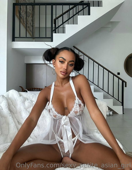Sexypetiteasiangirl