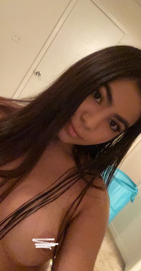 Nagie wyciekłe zdjęcie OnlyFans od Kenniwennii