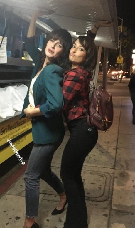 Milana Vayntrub