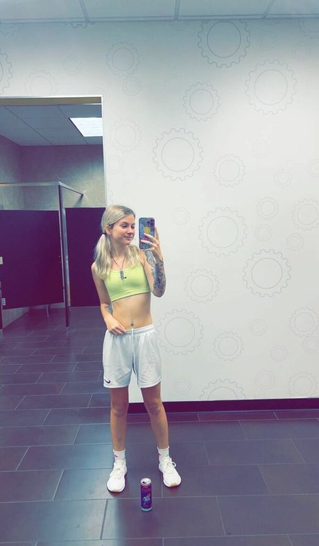Nagie wyciekłe zdjęcie OnlyFans od Gingiehippie