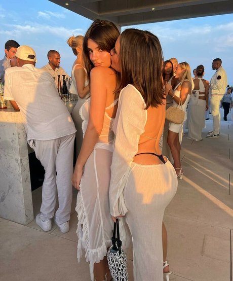 Emily Ratajkowski