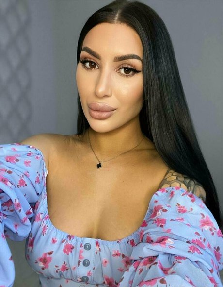 Nagie wyciekłe zdjęcie OnlyFans od Alinagreys