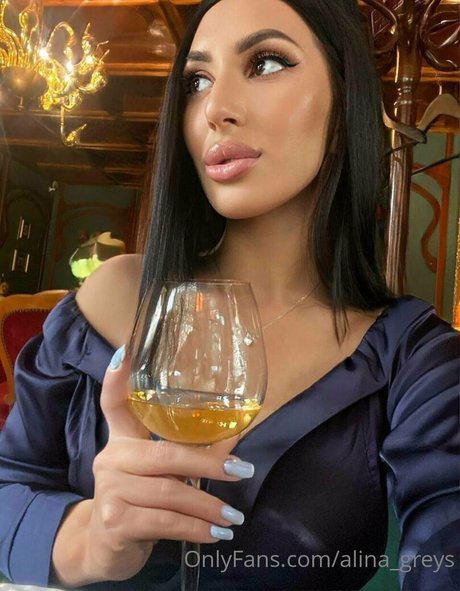 Nagie wyciekłe zdjęcie OnlyFans od Alinagreys