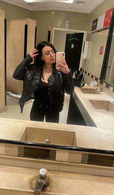 Nagie wyciekłe zdjęcie OnlyFans od Carolinee2000