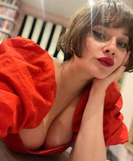 Gizzi Erskine