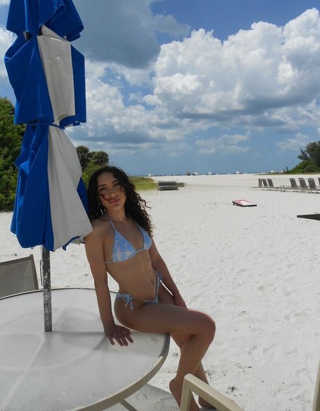 Nagie wyciekłe zdjęcie OnlyFans od Nadia Amine