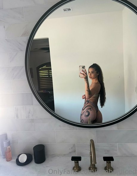 Nagie wyciekłe zdjęcie OnlyFans od Jambajuiced