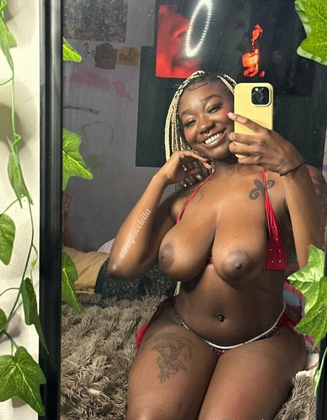 Nagie wyciekłe zdjęcie OnlyFans od Theyluvvleila